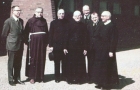 13/07/1968: Foto enviada por Frei Cosme, desde a Alemanha, por ocasião de encontro para concelebração com mais 5 sacerdotes originários de Emmerich - O apontado com a seta é o vigário, seu primo