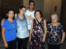 Amigas Conceição e Virgínia, com familiares.