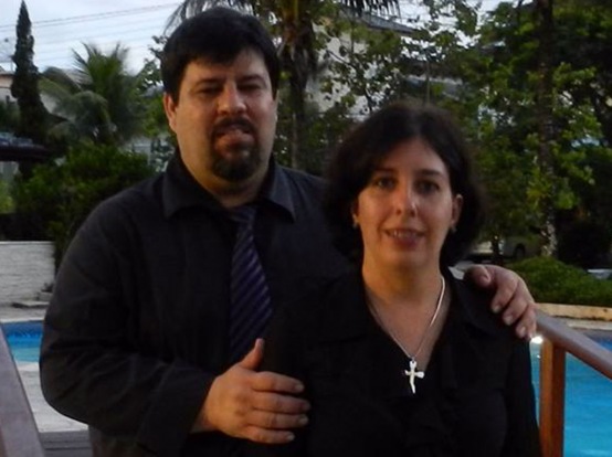 Dueto: Maria Cecília Gózzoli cuida da Direção Musical, Teclados e Arranjos. Ademário dos Santos Filho encarrega-se da Coordenação Geral.