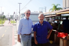 2012: O reencontro, proporcionado pelos Amigos de Frei Cosme, em plena feira de sábado, na Avenida Francisco Glicério, em Santos/SP João Batista à direita, German à esquerda