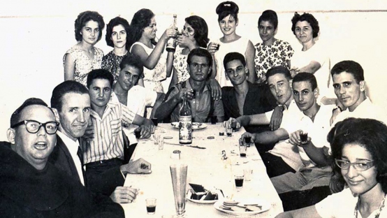 1964: Festa de Congregados e Filhas de Maria. José é o segundo, sentado à direita.