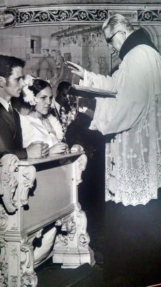 1971: Frei Cosme, celebrando o casamento de Nair e José.