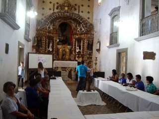 2012: Capela da antiga Ordem Terceira, em dia de reunião da atual OFS - Ordem Franciscana Secular. Maria da Cruz é a segunda à direita.
